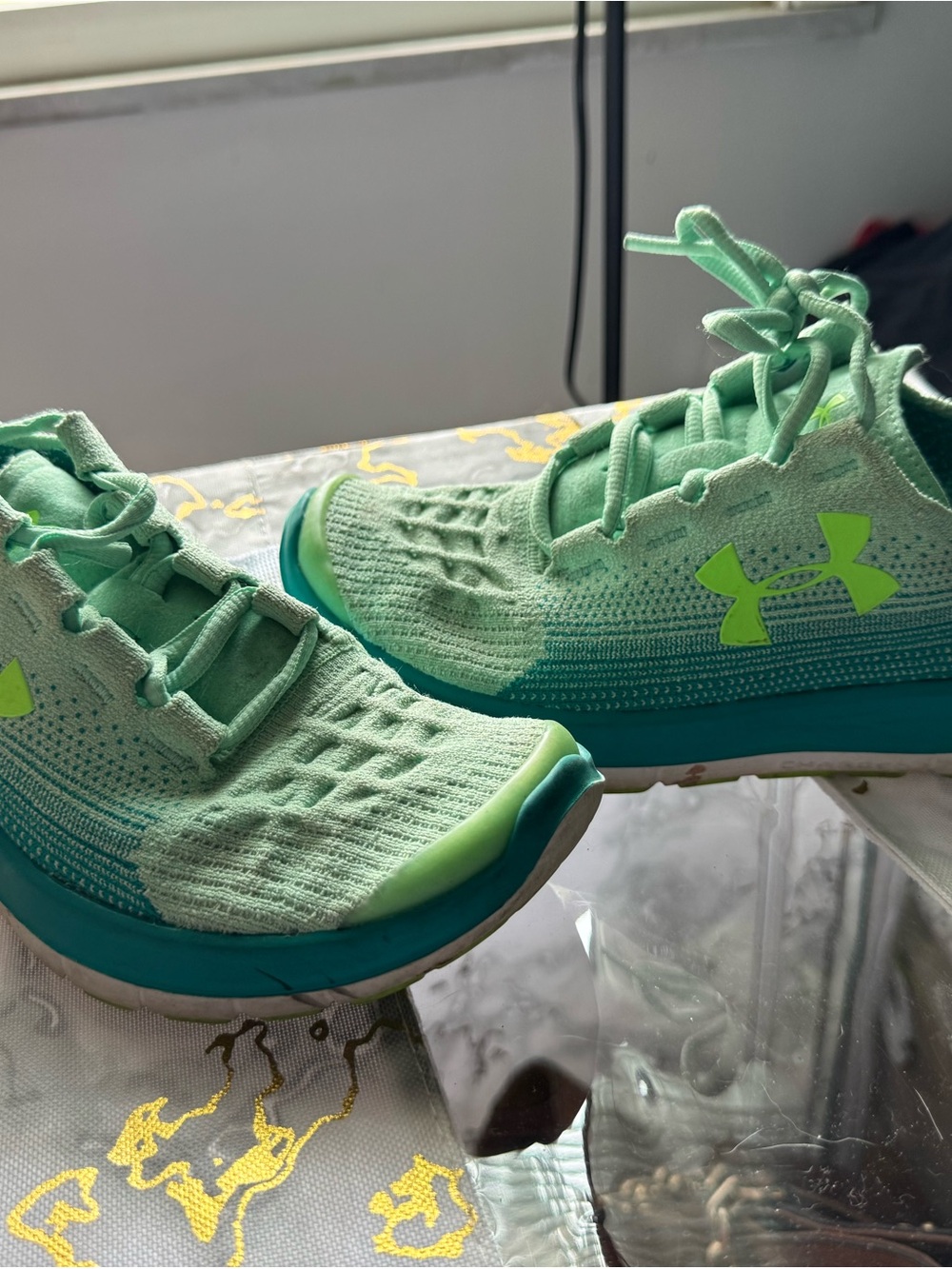 Under Armour Youth 5.5 Athletic Running Shoes Mint Green